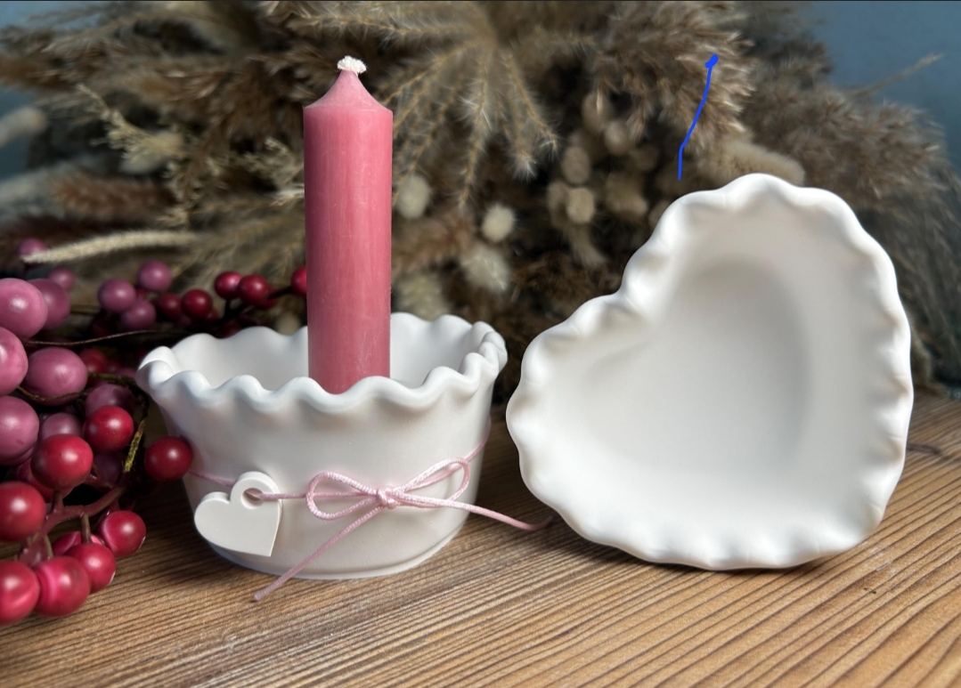 Schale/Kerzenständer in Herzform mit Wellenrand
