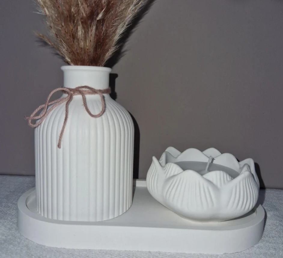 Weißes Deko-Set, Elegante Lotos-Kerze, Moderne Vase und ovales Tablet