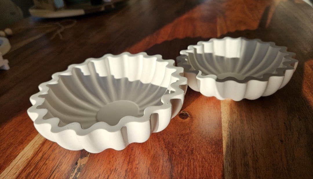 2 tlg. Schalen Set mit Wellenrand (13,3 cm u. 15,5 cm)